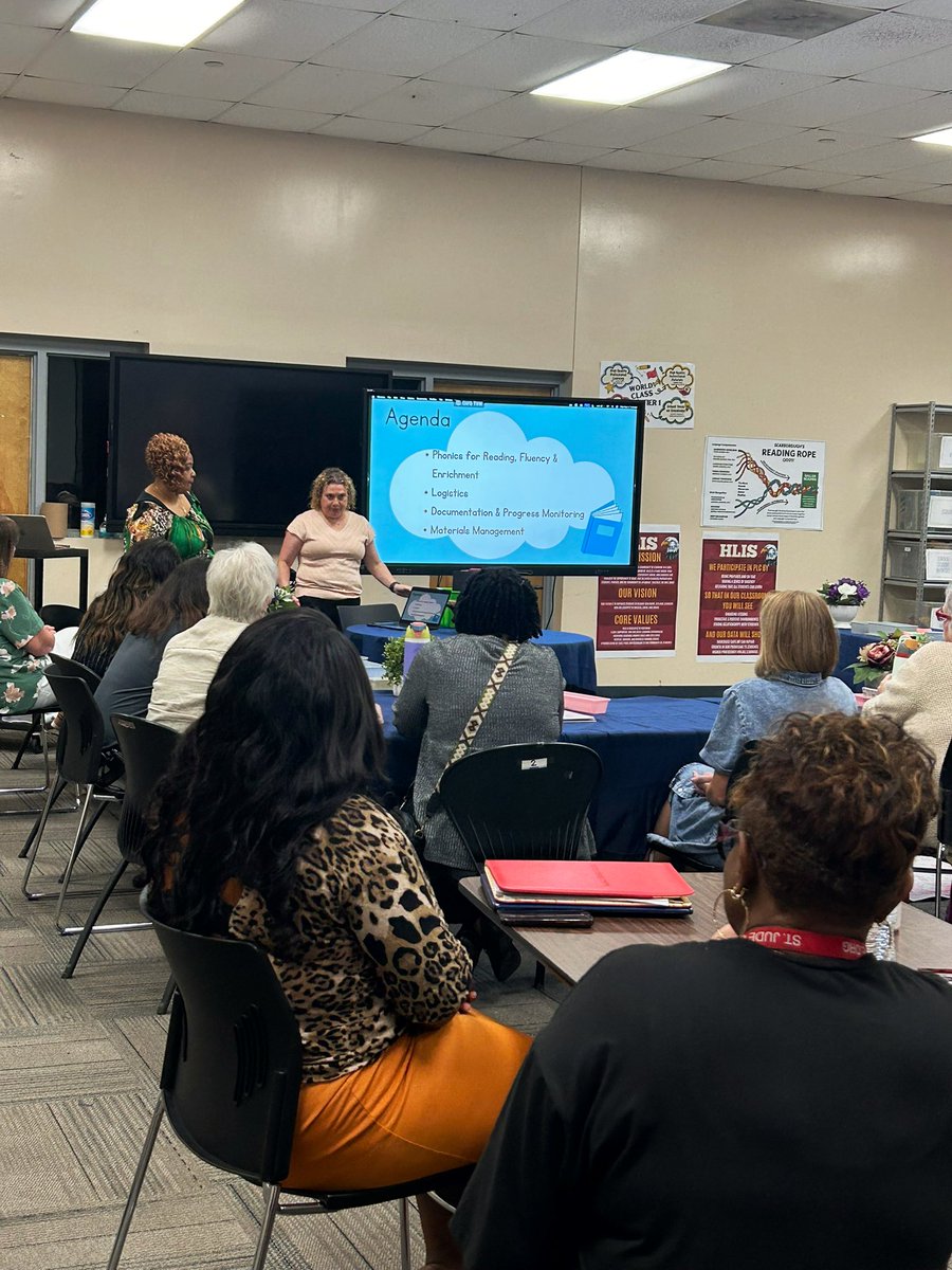 TweetDCS_HLI's tweet image. Fired up at our intervention kick off meeting. #OneTeamOneDream united to ensure every studen gets exactly what they need to be a strong reader. #LiteracyAndJusticeForAll  #TeamDCS