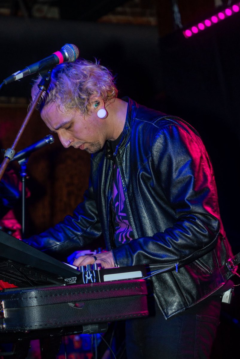 widowrings's tweet photo. First show back on 08/29 with Vision Video and Blood Ponies. All photos by Erin Murray! https://t.co/ZTbBJMPN5e