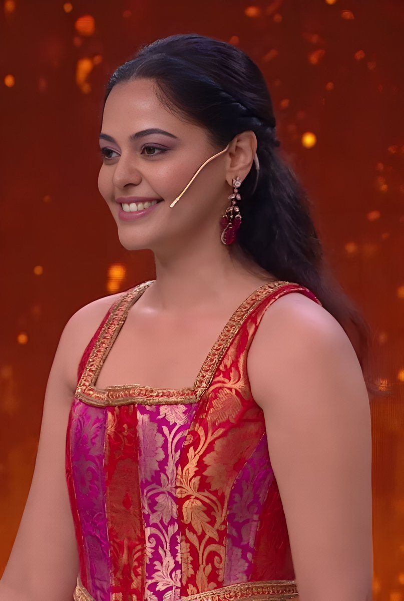MassMayanti's tweet photo. 4k ~ Bindu Madhavi and Sree Mukhi from #BiggBossTelugu9 https://t.co/p4lQ2wQHbN