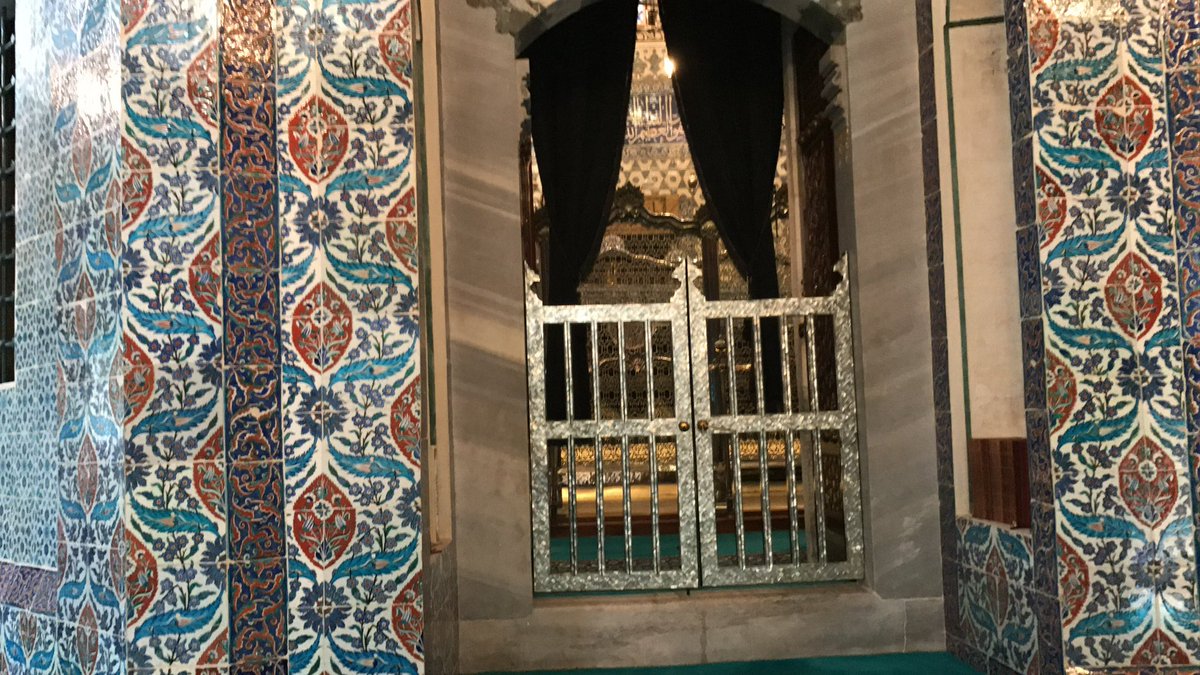 Efendimizʼin alemlere rahmet olarak gönderildiği bu müstesna gecenin sizlere, ve bütün İslam alemine hayırlar getirmesi,  zulüm altındaki İslam yurtlarının kurtuluşuna vesile olmasını  için Allah-u Tealaya yalvarıyorum. Lütfen sizde bizi unutmayınız.
Dua eder dua talep ederim.