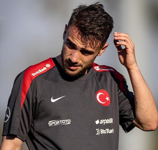 Milli takımda ayrımcılık yapmayan ve örnek bir futbolcudur.

#AlayınızaYunusAkgün