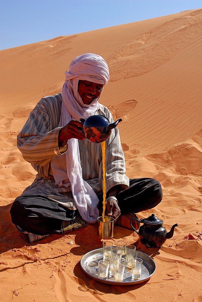 أتّاي فـ صحراء موريتان.. سمر وراحة بال، ونسمات تعطر القلوب 🌵☕🇲🇷✨