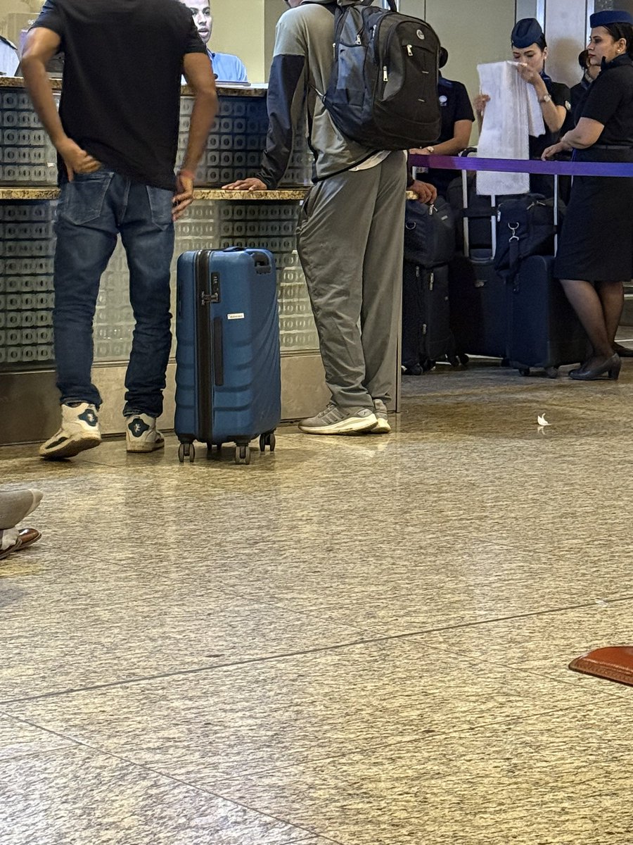 kpdarshi's tweet photo. So @IndiGo6E will grill you for 1 kg extra in checked baggage… but happily let people carry two jumbo bags in cabin. 🧳✈️
Logic took the next flight, I guess. 😅 https://t.co/9mBYk8w1lz