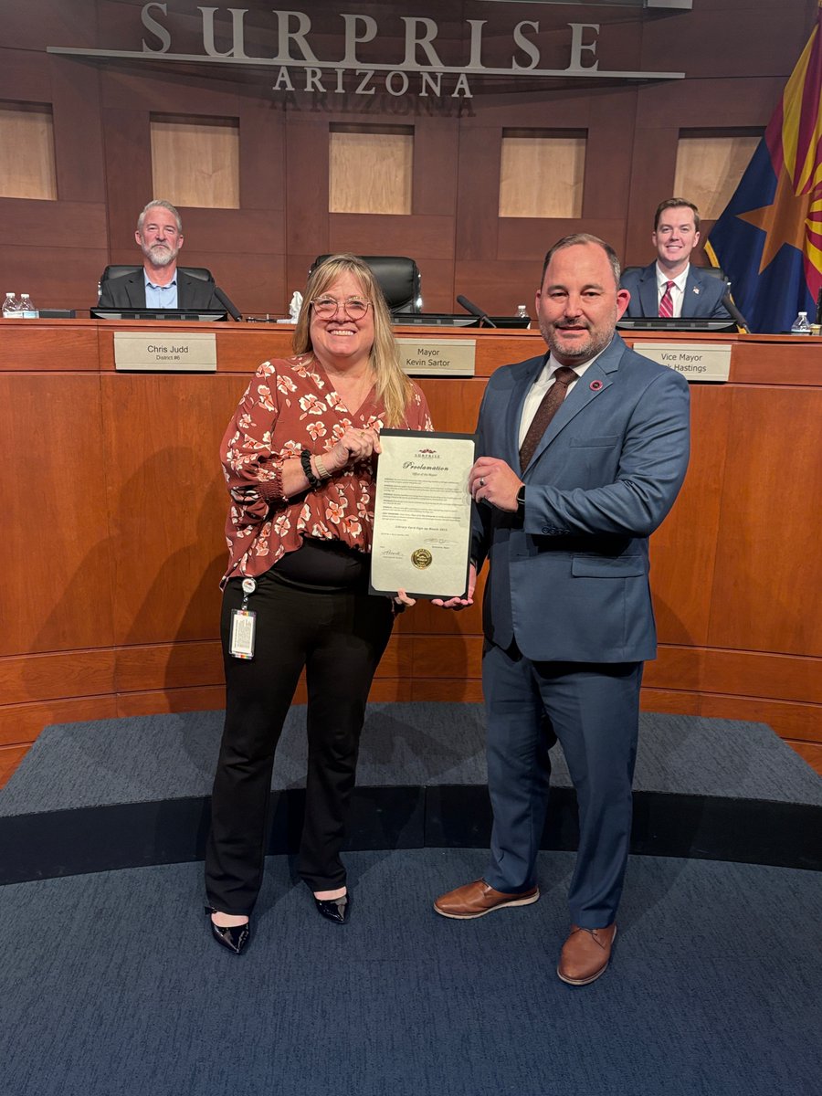 MayorSartor's tweet image. Last night’s City Council meeting had a few wholesome community moments. Thank U Freedom Traditional Academy NJHS members for leading us in the Pledge &amp;amp; #Surpriseaz Community Outreach Librarian Tonya Stuempfl in helping me proclaim Sept. &quot;Library Sign-Up Month&quot;
#connectionmatters