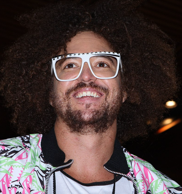 Facts_e_hub's tweet image. 5️⃣ Redfoo (@Redfoo )

🎤 The party starter from LMFAO worked as a DJ at his parents’ nightclub! 🕺 His vibrant spirit teaches us to embrace fun and creativity!
#Redfoo #Party #Creativity