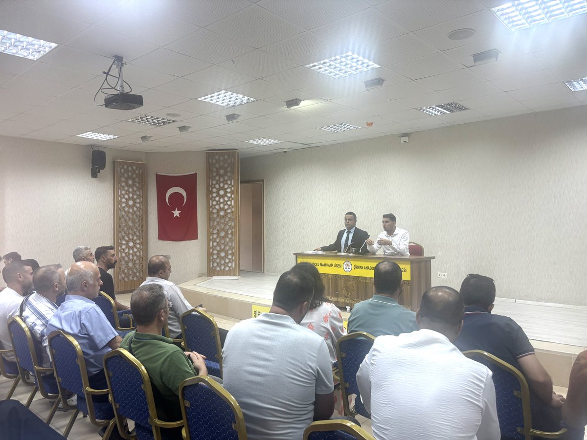Sirvanmem_'s tweet photo. İlçe milli eğitim müdürümüz ve şube müdürümüz, bugün ilçe branş öğretmenlerimiz ile bir araya gelmiş ardından idarecilerimiz ile toplantı yaparak sene başı değerlendirmelerinde bulundular. 
@sirvankymkmligi @mem_siirt https://t.co/Tj6k1kJm6h