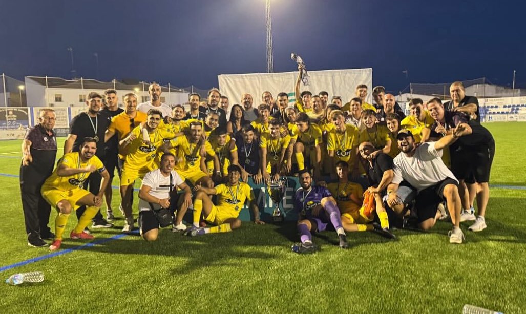 🥳 Enhorabuena al <a href="/CDHuetorTajar/">CD Espárrago de Huétor Tájar💛💙</a> por la #CopaRFAF 

El equipo granadino gana al Bollullos por 2-3 la eliminatoria y consigue el primer título de la temporada.