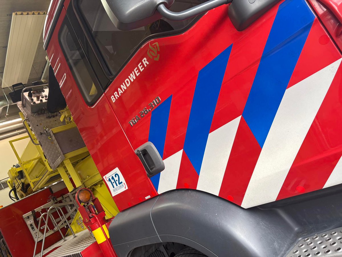 Na de wissel is in Utrecht alles wat de hoogwerker Viaansch maakte eraf gehaald, alle verbindingsmiddelen zijn uitgebouwd en nu is de wagen klaar voor de aankomende export.