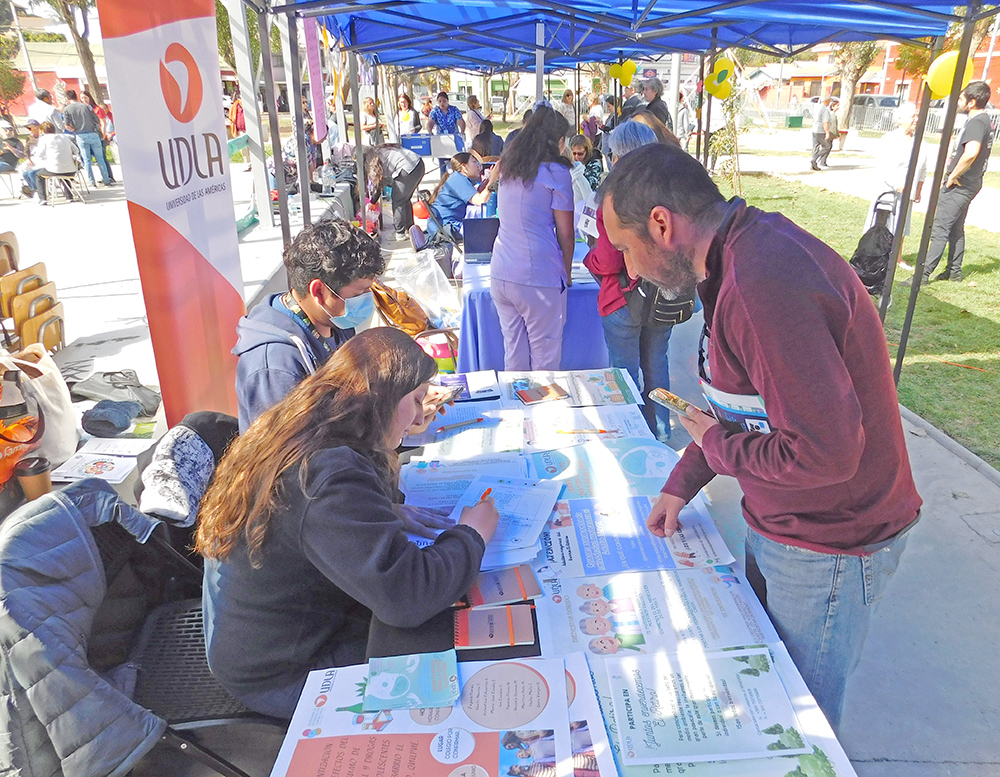 UDLA_CL's tweet photo. #OrgulloUDLA🧡La calidad académica se mide también en impacto social, por eso con mucha alegría contamos que nuestro Programa de Intervención Comunitaria de #Vinculación con el Medio UDLA fue nominado al Premio Unesco-Japón en Educación para el Desarrollo Sostenible (Sigue...) https://t.co/mddWfZmjzu