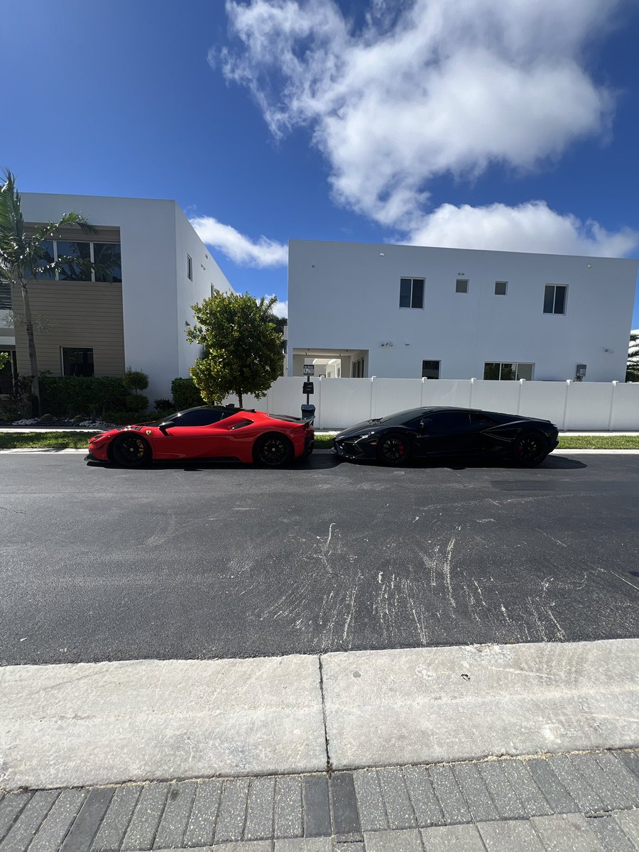 CodFlaws's tweet image. Revuelto or SF90 🤔