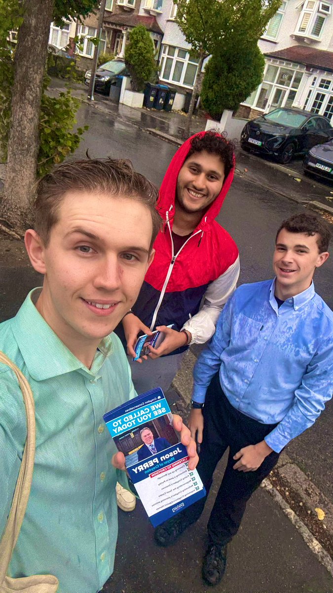 ☔️ How it started vs how it ended… 

🌳Very positive response on rainy doorsteps here in Addiscombe East w/ Cllr <a href="/Jeet__Bains/">Jeet Bains</a> &amp; Mayor <a href="/JasonForCroydon/">Jason Perry - Mayor of Croydon</a>!

🙏 Really encouraging to see more younger members joining us across the borough <a href="/CroydonYCs/">Croydon Young Conservatives</a> 

<a href="/CroydonTories/">Croydon Conservatives ☝️🇬🇧</a> <a href="/LGBTCons/">LGBT+ Conservatives</a>