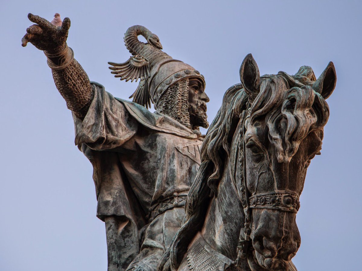 Una altra oportunitat perduda per a la doble denominació català/valencià o valencià/català. S'ha de ser ignorant, imbècil i amb pocs recursos... Tan fàcil com és i tantes virtuts com té!!