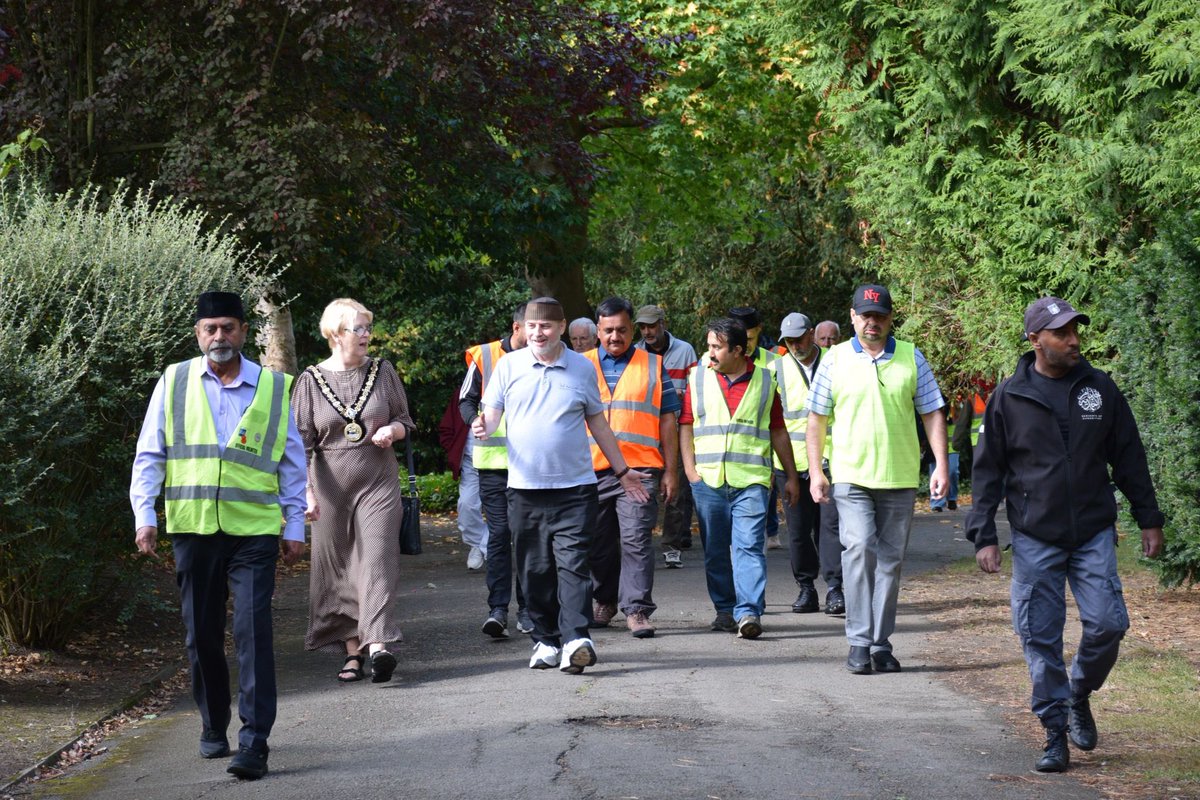 MKA_Hartlepool's tweet image. Last Sunday, Nasir Mosque in Hartlepool organised a charity walk to serve our local community - raising funds, promoting good health and living the Islamic value of service to humanity.
#Charity #Islam #ServiceToHumanity #Community