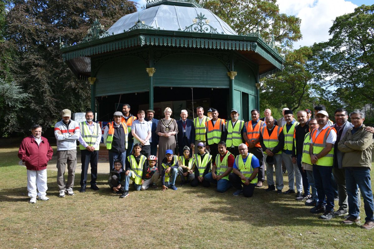 MKA_Hartlepool's tweet image. Last Sunday, Nasir Mosque in Hartlepool organised a charity walk to serve our local community - raising funds, promoting good health and living the Islamic value of service to humanity.
#Charity #Islam #ServiceToHumanity #Community