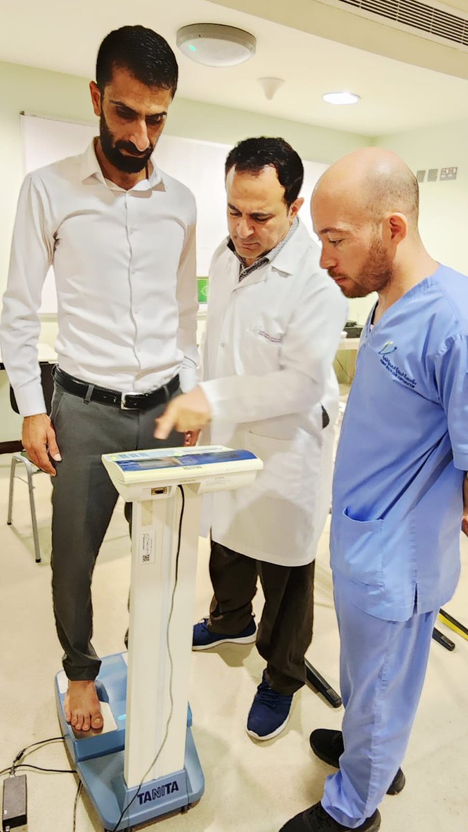 dohapschool's tweet image. محاضرة تثقيفية بعنوان "التغذية في المدرسة" قدمها اختصاصي التغذية في مركز صحي أبو نخلة الأستاذ حسن موسى بحضور مجموعة من الطلاب والمعلمين في مدرسة الدوحة الإعدادية وذلك تحت إشراف ممرض المدرسة الأستاذ ناصر الحرباوي.