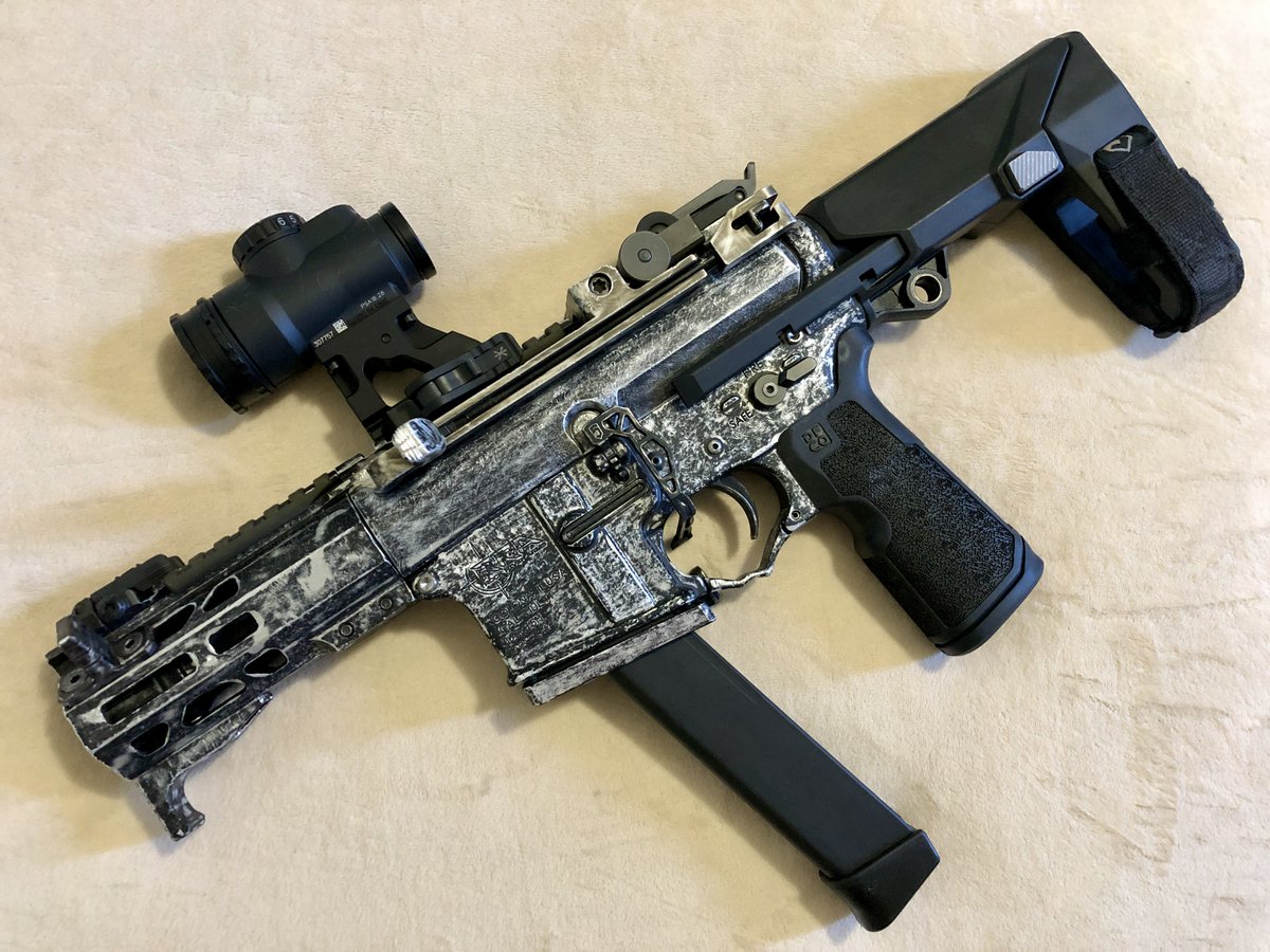 ddcsidecharger's tweet image. Gotta admit.. this build looks pretty #badass .. what do ya think??  #arbuild #9mm #devildogconcepts #sidecharginghandle