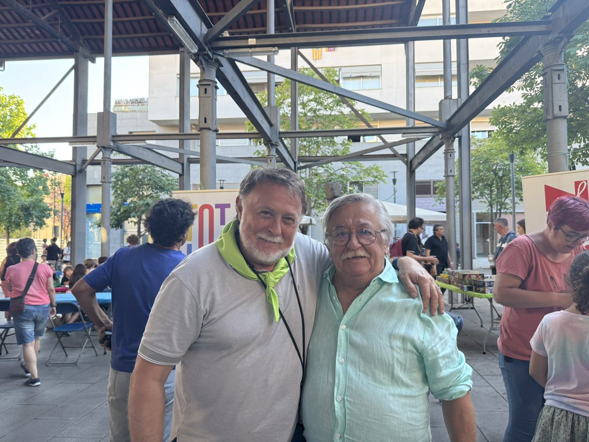 Aquesta tarda el president ha passat per la Setmana de Jocs al Carrer. 🎲

Una gran iniciativa per omplir les places de grans i petits i gaudir plegats dels jocs! 🎉
