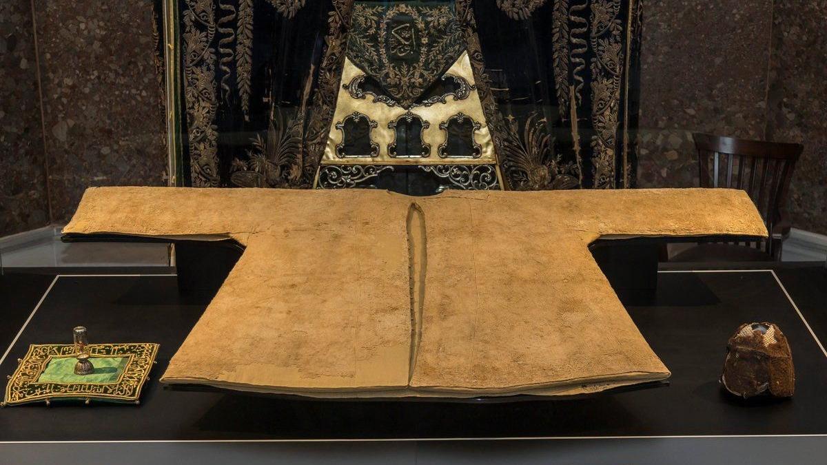 "63 yıl yaşadı.
Aradan 1400 yıl geçti.
Hala dünyada en çok sevilen kişi O;

Hz.Muhammed ( sav )