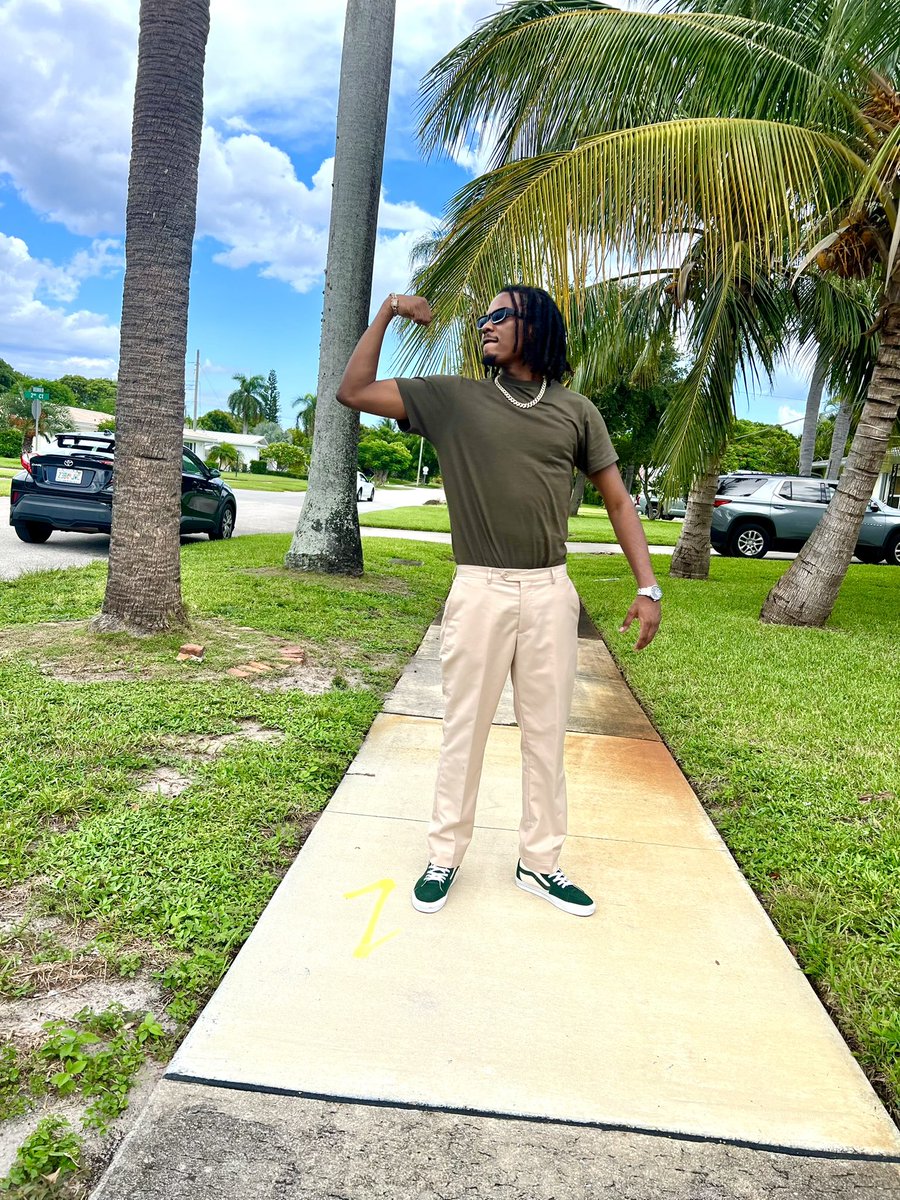 tobyanbake's tweet photo. Mizik se tout sa m posede 
Se tout pasyon m m obsede 
Men l son pwazon kap ravaje 
Tout andedan m. Ayyy Bondje

Mizik ban m ennmi m pa sonje
Mizik fè pil medam plonje 
Pran m pou gwo chantè m pa Cangé
Gad on doulè https://t.co/0XXFyMwNeR