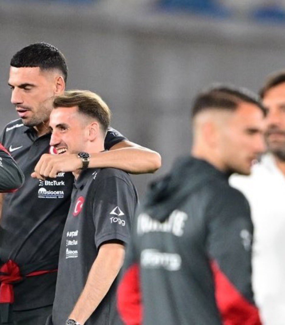 Kalbimizi bıraktık şu kareye 😍

Merih Demiral &amp; Kerem Aktürkoğlu 💛💙