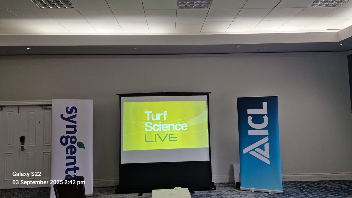 A days education at turf science live with <a href="/ICL_Turf/">ICL Growing Solutions - Turf & Landscape 🇬🇧🇮🇪</a> <a href="/Syngenta/">Syngenta</a>  great to catch up with some familiar faces from south of the boarder