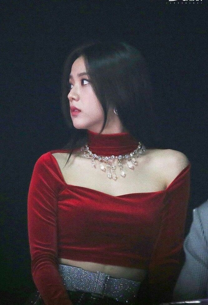 if i were 2018 MMA jisoo, i wouldn't bow either