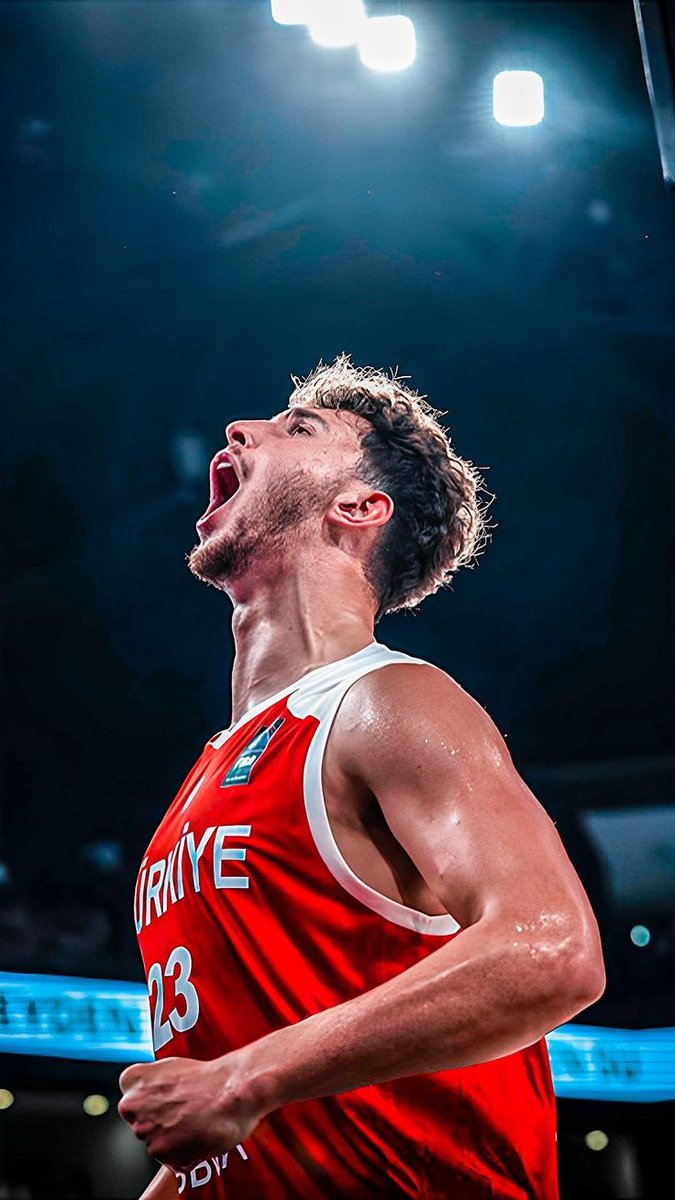 Basketbol tarihimizde gerçekten efsane oyuncularımız var ama 

ALPEREN SENGUN gibi sahada dominasyon kurabilecen oyuncu hiç izlemedim

MVP!