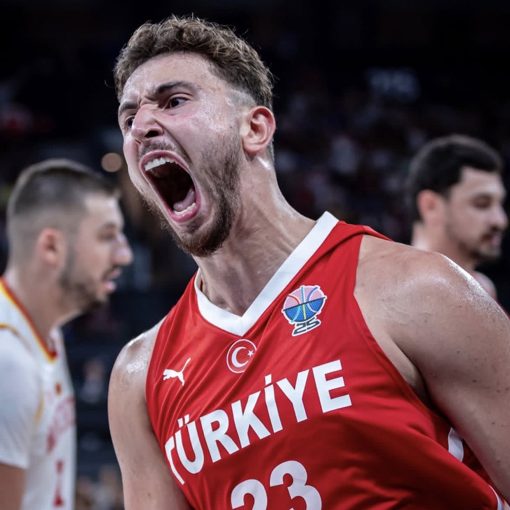 ALPEREN ŞENGÜN WENT OFF TODAY IN A WIN OVER NIKOLA JOKIC!!!!!

28 PTS
13 REB
8 AST
1 STL

10/17 FG
4/7 3PT (!!!!)
4/5 FT

TÜRKIYE GOES 5-0 IN THE GROUP STAGE!!!! 🔥🔥🔥🔥🔥