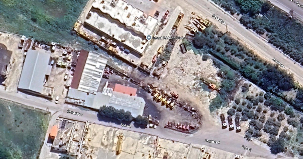 ChaabaneHussein's tweet image. غارة إنصارية - 33.406260, 35.283844

الهدف: هنغار مكشوف لتصليح الجرافات على طريق رئيسي في إنصارية - صيدا، بمحاذاة بيوت سكنية وعيادة. يعمل فيه عمّال سوريون وتسكنه عائلة سورية.

النتيجة: استشهاد عامل سوري وإصابة آخرين.

المفارقة: الناطق باسم الجيش الإسرائيلي نفسه يقول إن الغارة…