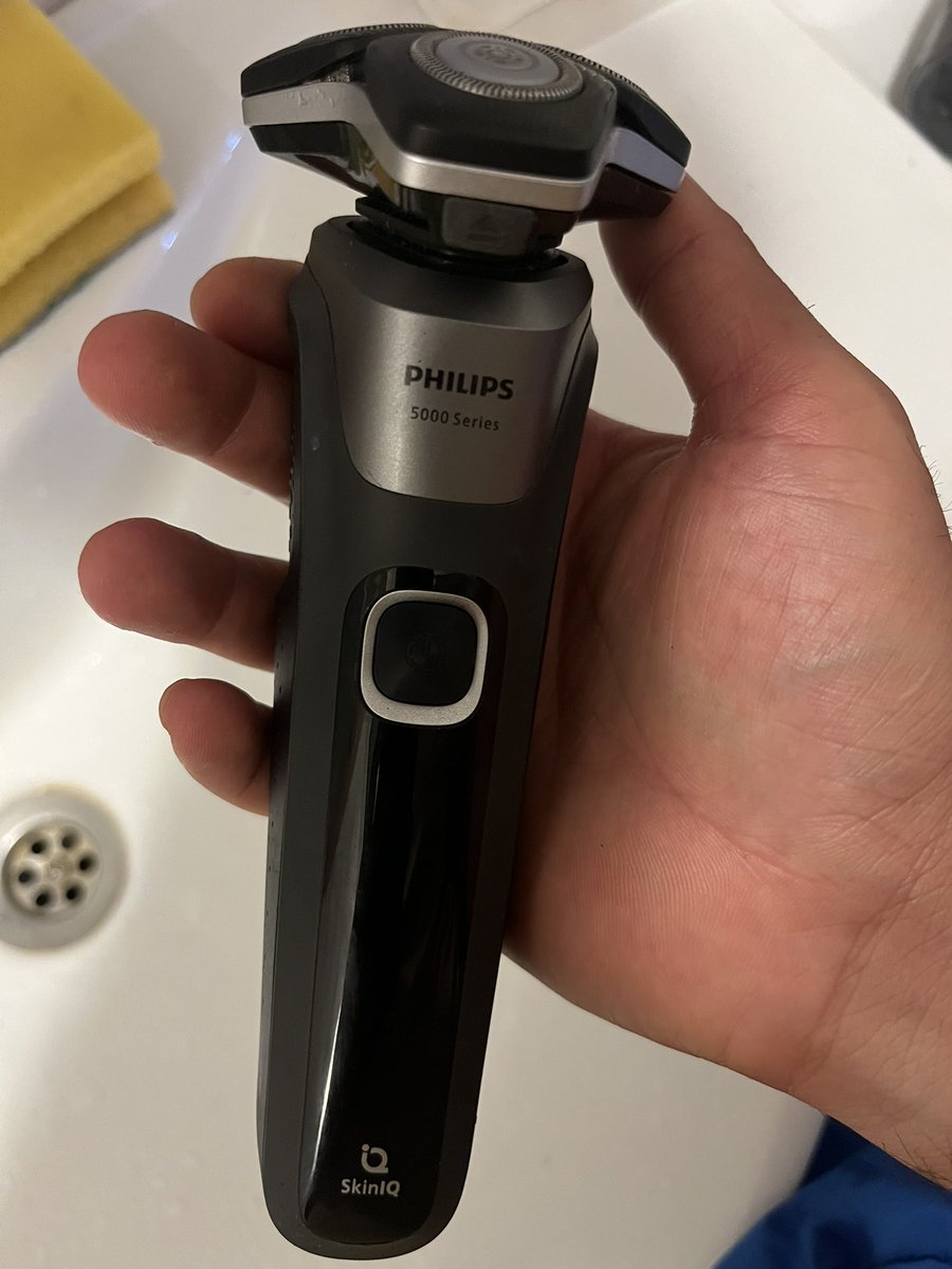 Benim gibi her gün tıraş olanlar için harika bir makine. 7 aydır kullanıyorum, gerçekten çok memnunum. Jiletten kurtulmak isteyenler için kurtuluş yolu