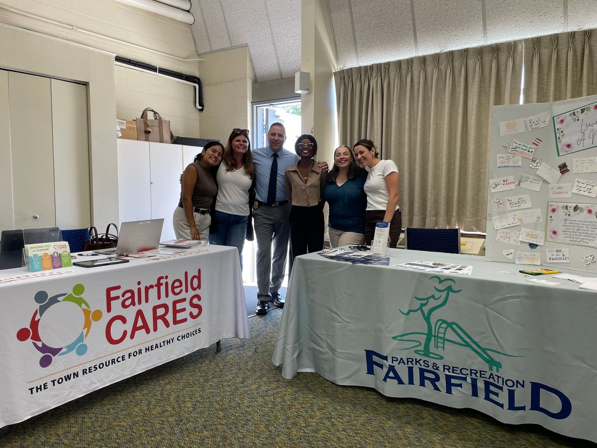 FPDCT's tweet image. Chief Paris joined Fairfield CARES and Parks &amp;amp; Recreation at the Senior Center for a Narcan Training/Community Health Expo.

Sept is National Recovery Month. Join us tomorrow at 7pm on Sherman Green for the Overdose Candlelight Vigil.

#FairfieldPolice #KeepFairfieldSafe