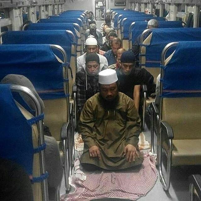 Praying In Bus 💙