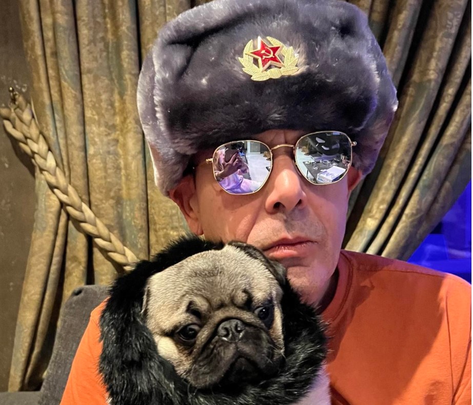 jsuIvUNFc6JnBTZ's tweet image. Αυτός εδώ εξαφανίστηκε αθόρυβα μετά την ήττα των Σιριζανελ, ήταν όμως αυτος πού κράτησε τον Τσιπρα στην εξουσία για να κάνει όλα τα αίσχη πού έκανε. Τώρα που νομίζει ότι όλα ξεχάστηκαν ετοιμάζει επάνοδο, όπως και ο Αλέξης. Νομίζουν ότι απευθύνονται σε βόδια.