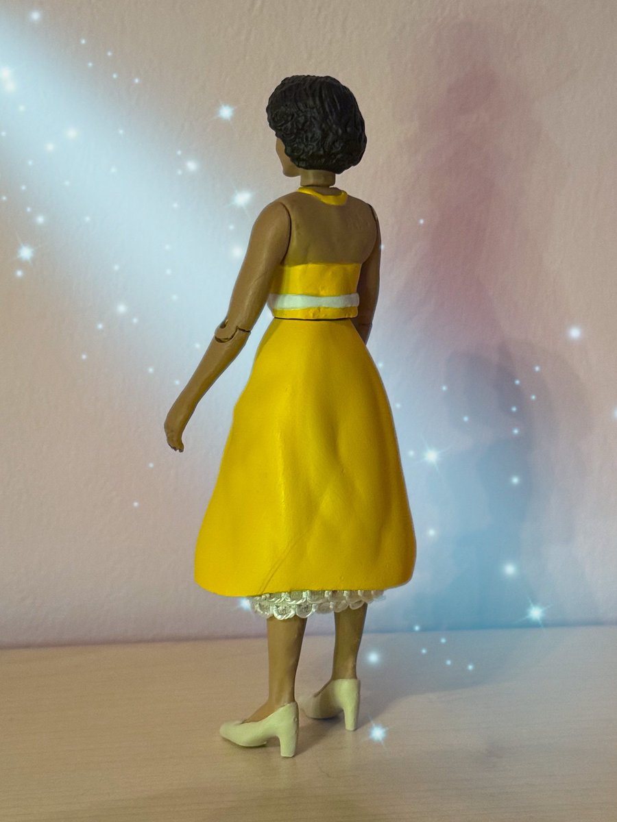 KateStewart65's tweet photo. Here she comes, the one and only Belinda Chandra from “LUX”. ❤️
It was a joy to do her.
DOCTOR: “We’re on Earth. We bounced all the way back to 1952.”
BELINDA: “That’s 1952 out there?”
#doctorwho #lux #belindachandra #varadasethu #ringading #stewartwolf❤️ https://t.co/WwSTxTwhuT
