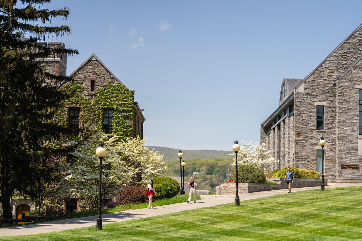 Marist University (@marist) on Twitter photo Marist was named one of the 25 MOST BEAUTIFUL campuses in America by <a href="/ThePrincetonRev/">The Princeton Review</a>!🎉💥🦊
See all of our recognitions from this year's rankings: mari.st/princetonrevie… Marist was named one of the 25 MOST BEAUTIFUL campuses in America by <a href="/ThePrincetonRev/">The Princeton Review</a>!🎉💥🦊
See all of our recognitions from this year's rankings: mari.st/princetonrevie…