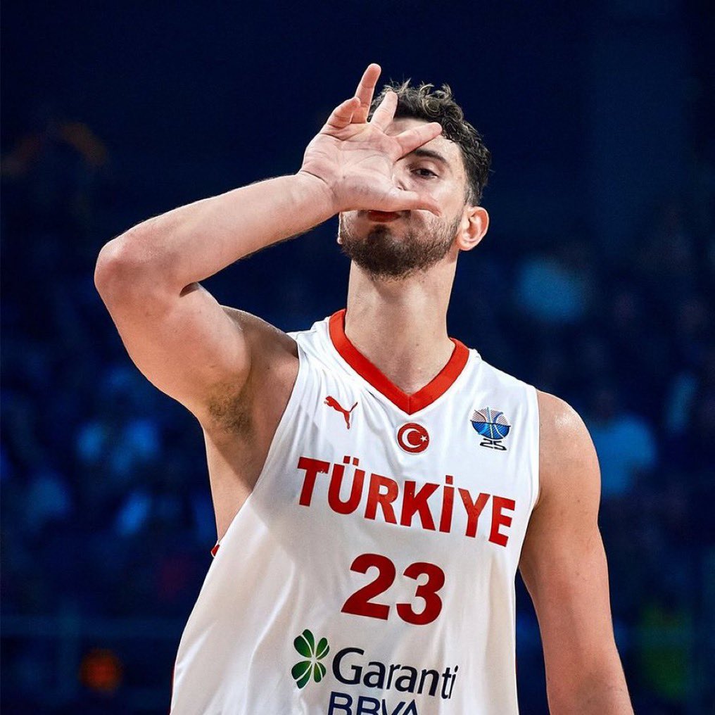 zlayris's tweet photo. @TheHoopCentral HIM. https://t.co/JbsNWwQq87