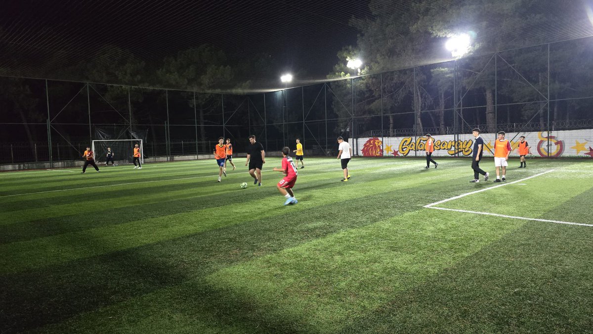 Şişli Ülkü Ocakları olarak, İl başkanımız Sayın Alparslan Doğan’ın talimatları doğrultusunda spor faaliyetleri kapsamında futbol müsabakası gerçekleştirdik.

“Tüm Türk Gençliğini faaliyetlerimize katılmak üzere Ocak binamıza bekliyoruz.”