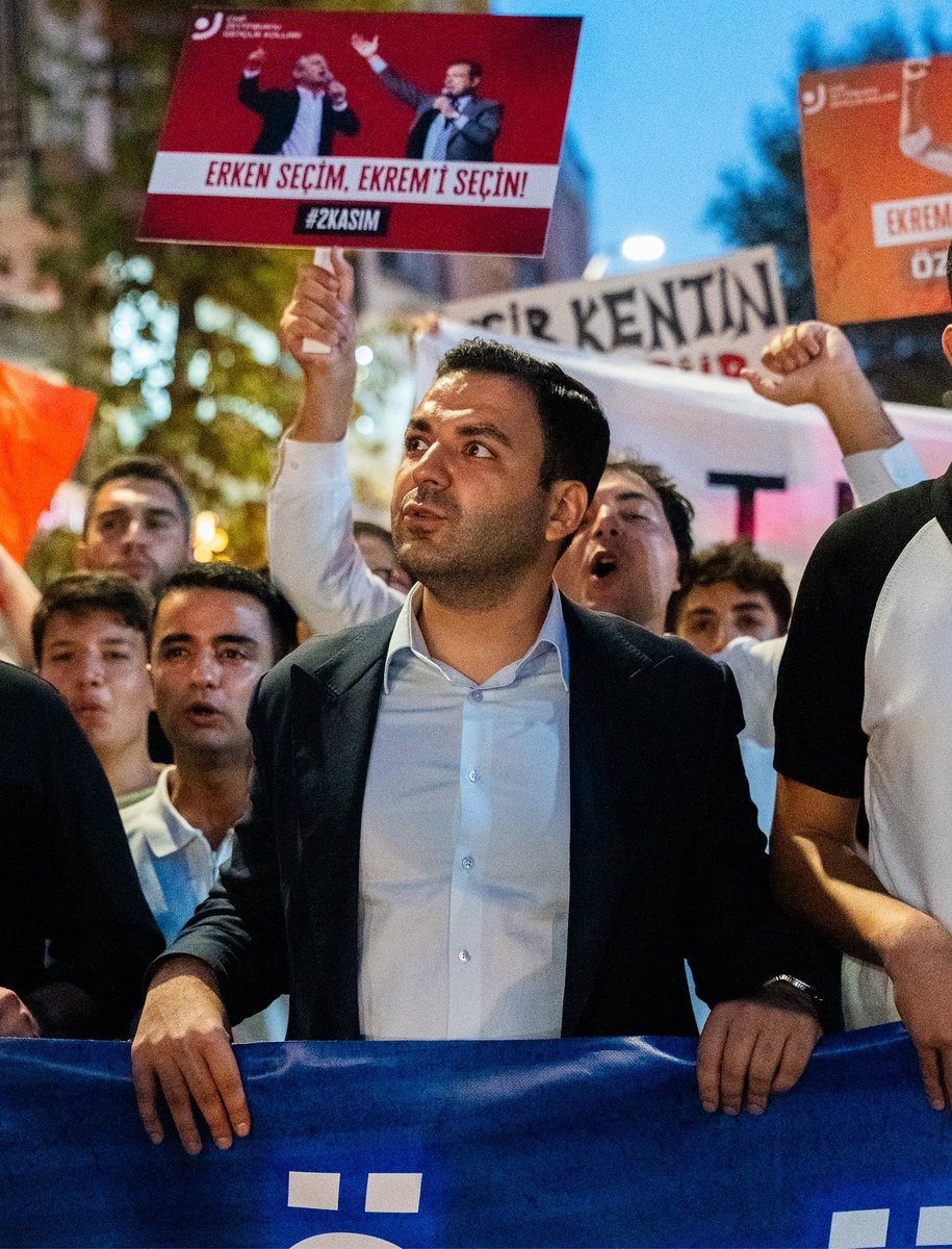 Gençliğin bu dönemde enerjisi ve sarsılmaz mücadelesi hiçbir engel tanımaz, benden söylemesi!

Ne kadar engeller çıkarsa çıksın, kararlılıkla önüne bakarlar.                       Durmaksızın, Tam yol ileri!
