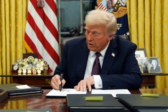 Office of Management and Budget (@whomb) on Twitter photo Last week, President Trump used his authority under the Impoundment Control Act (ICA) to deploy a pocket rescission of $4.9 billion in woke, wasteful, and weaponized foreign aid money.
What is a pocket rescission, and why can Presidents use them? 🧵 Last week, President Trump used his authority under the Impoundment Control Act (ICA) to deploy a pocket rescission of $4.9 billion in woke, wasteful, and weaponized foreign aid money.
What is a pocket rescission, and why can Presidents use them? 🧵