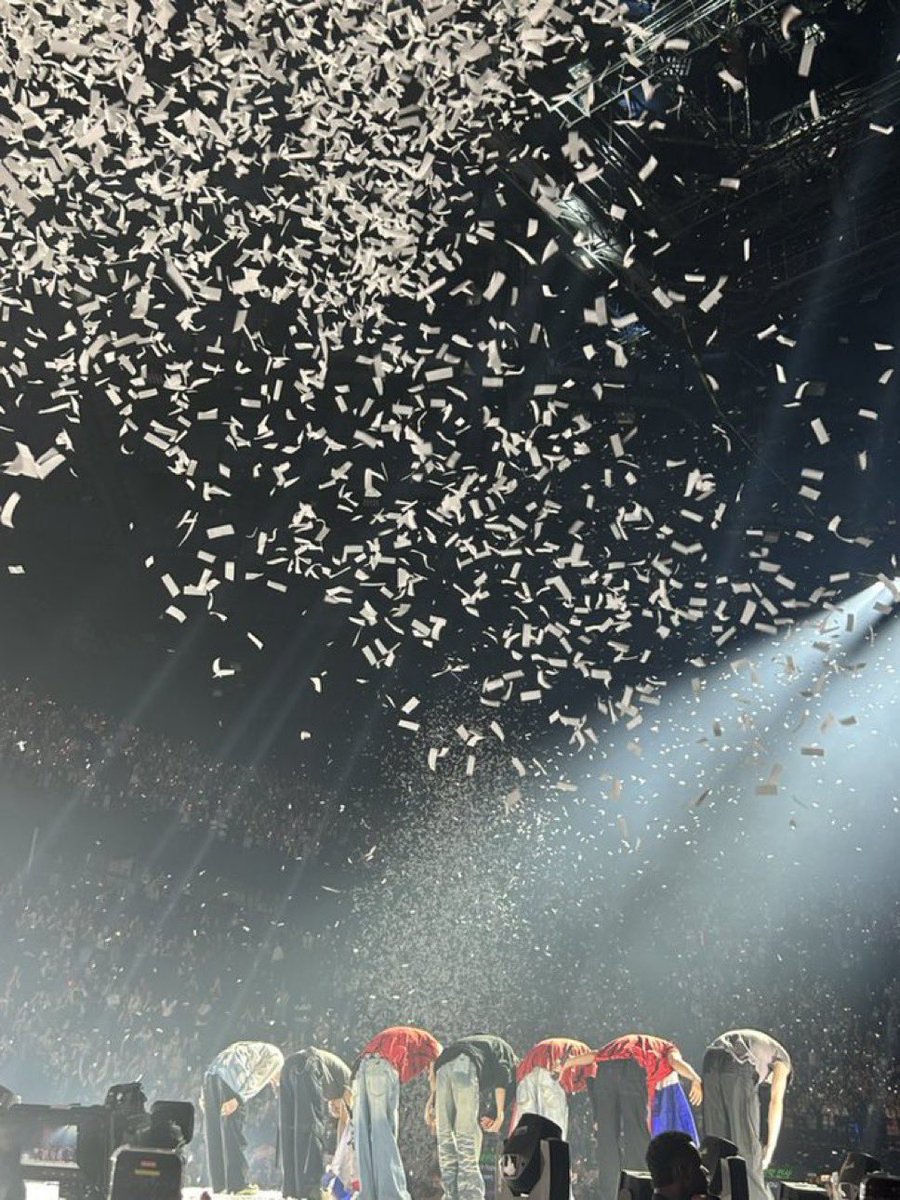 ワールドツアー1ヶ月に渡って大成功お疲れ様。
#WALKTHELINE_IN_PARIS