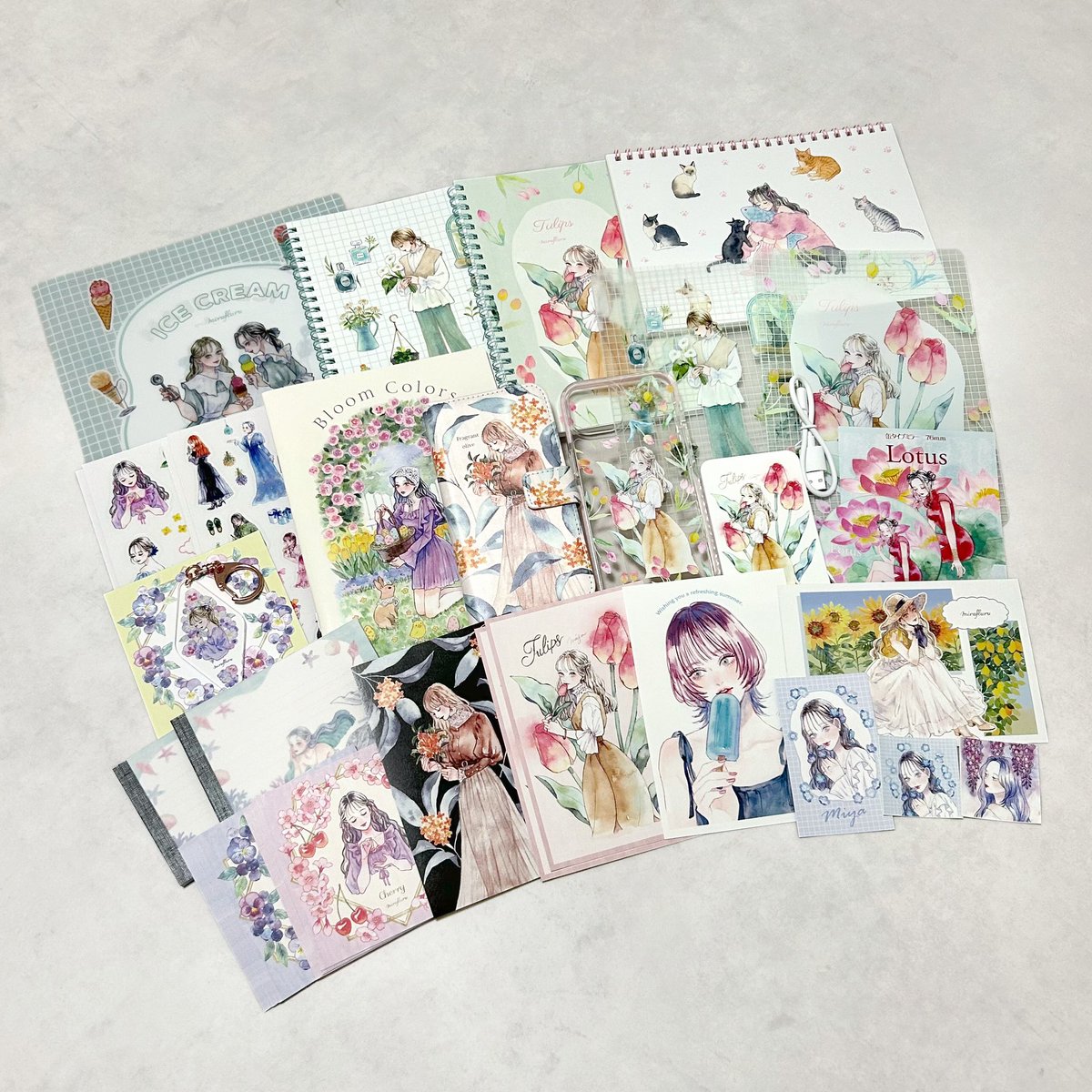 少し前にmiyaさんの新作グッズが届きました〜 今回も最高に可愛い✨
iPhoneケースしばらく手に入れられ無くて100均の透明ケース使ってたけど今回過去作品も受注生産してくださったので無事お迎えすることができました！やっぱりこの金木犀のケース大好き…🥺💕