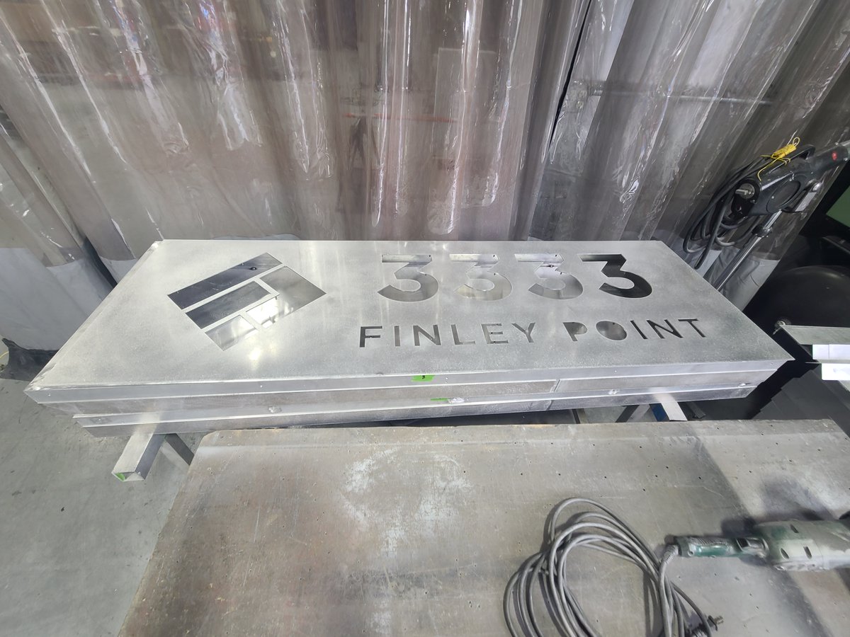 🎉 Experience precision like never before—our cutting-edge technology carves flawless aluminum signs that are durable, eye-catching, and tailored just for you! 🚀💡 Say goodbye to traditional methods and hello to vibrant designs that stand out. 🌟🔧 #CNC #PrecisionCrafting