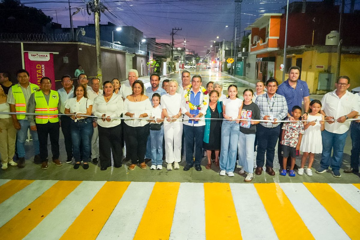 yamilmelgar's tweet photo. Junto con mi esposa @beba_pedrero,  mis hijas, regidores, regidoras vecinos y vecinas inauguramos las  calles integrales de la 1ª oriente desde la 5ª hasta la 15 norte.
Seguimos mejorando la conectividad, la seguridad y el bienestar de todos en nuestro querido Tapachula. 

¡Ánimo!

#VoluntadParaTransformar