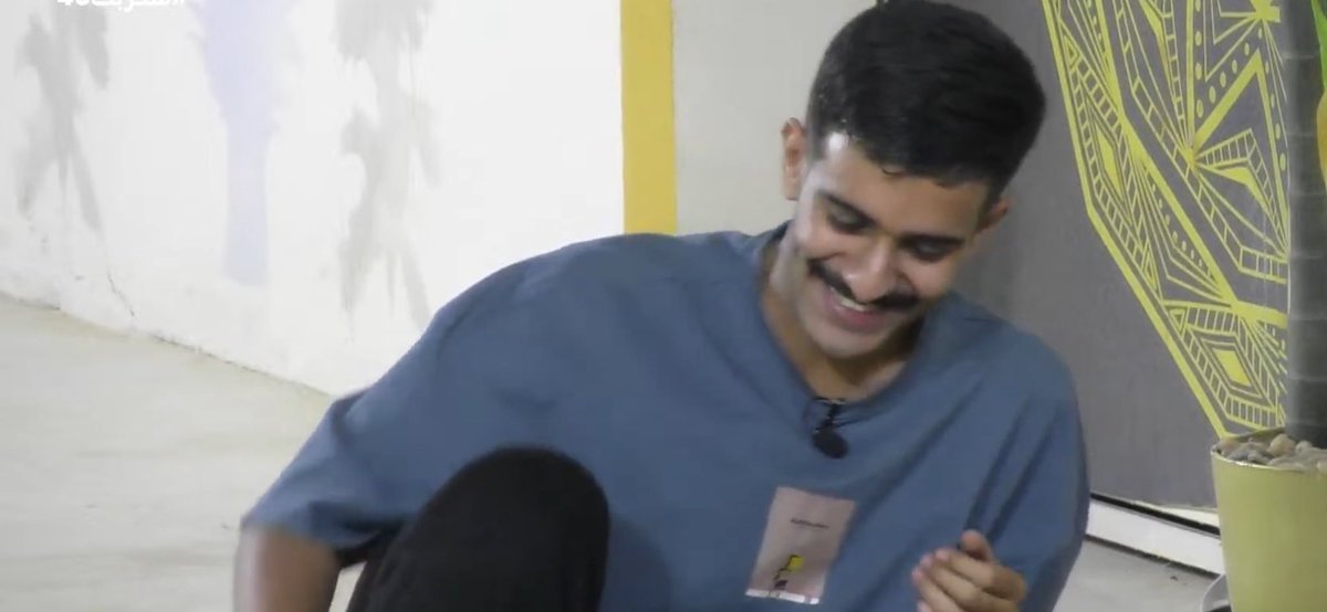 يا غزالً شب في قلبي شبوب
أعترض لي لو ما أحب الاعتراض

انت تحفة تختطف كل القلوب
شخصك يهدد ياروحي بـ أنقراض

دام قلبي داخله ظبيً اللعوب 
بشرو مستقبلي بـ الأنتهاض !

جعل يفدونه بنيّات الجنوب
و جعل يفدونه بنيّات الرياض