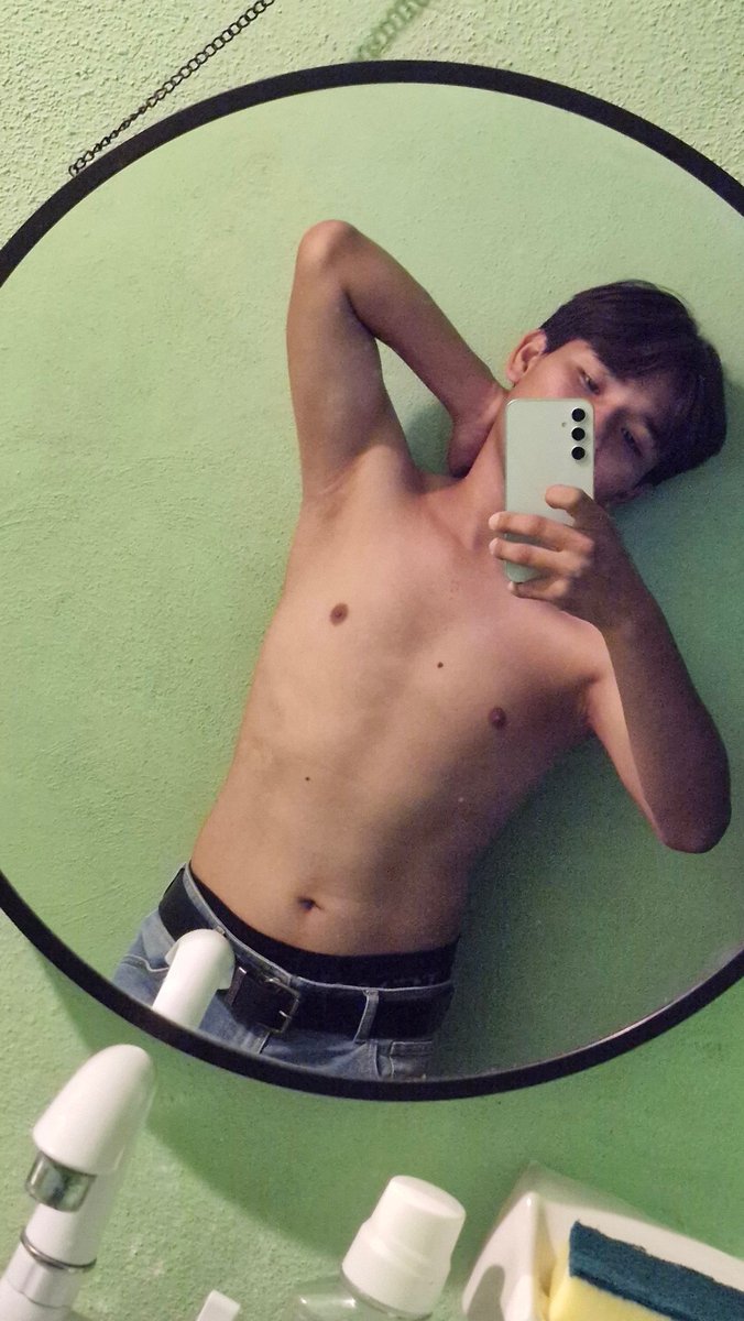 soy_riry's tweet photo. Que opinan? Buenas fotos y bueno el modelo #modelos https://t.co/4ZXomYfC13