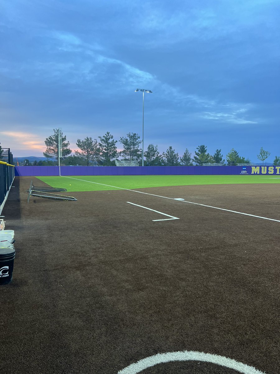 wnmu_sb's tweet photo. Nights at The Yard...😌 https://t.co/Ota762rAls