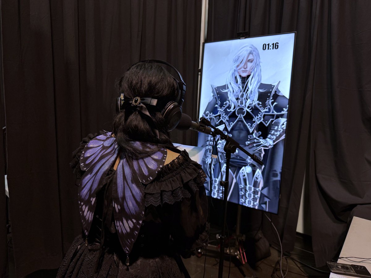 berridistracted's tweet photo. The first thing I say to him: "Omg you're so pretty" 🥺
The pictures arrived! I've been to many a m&g but this is the first time I read a letter out loud. Things change, but some things stay the same. Can't see where the future takes us both, kamioshi🦋
#PupalsAIOC #FeileacanCu https://t.co/l2zSnOkOr4