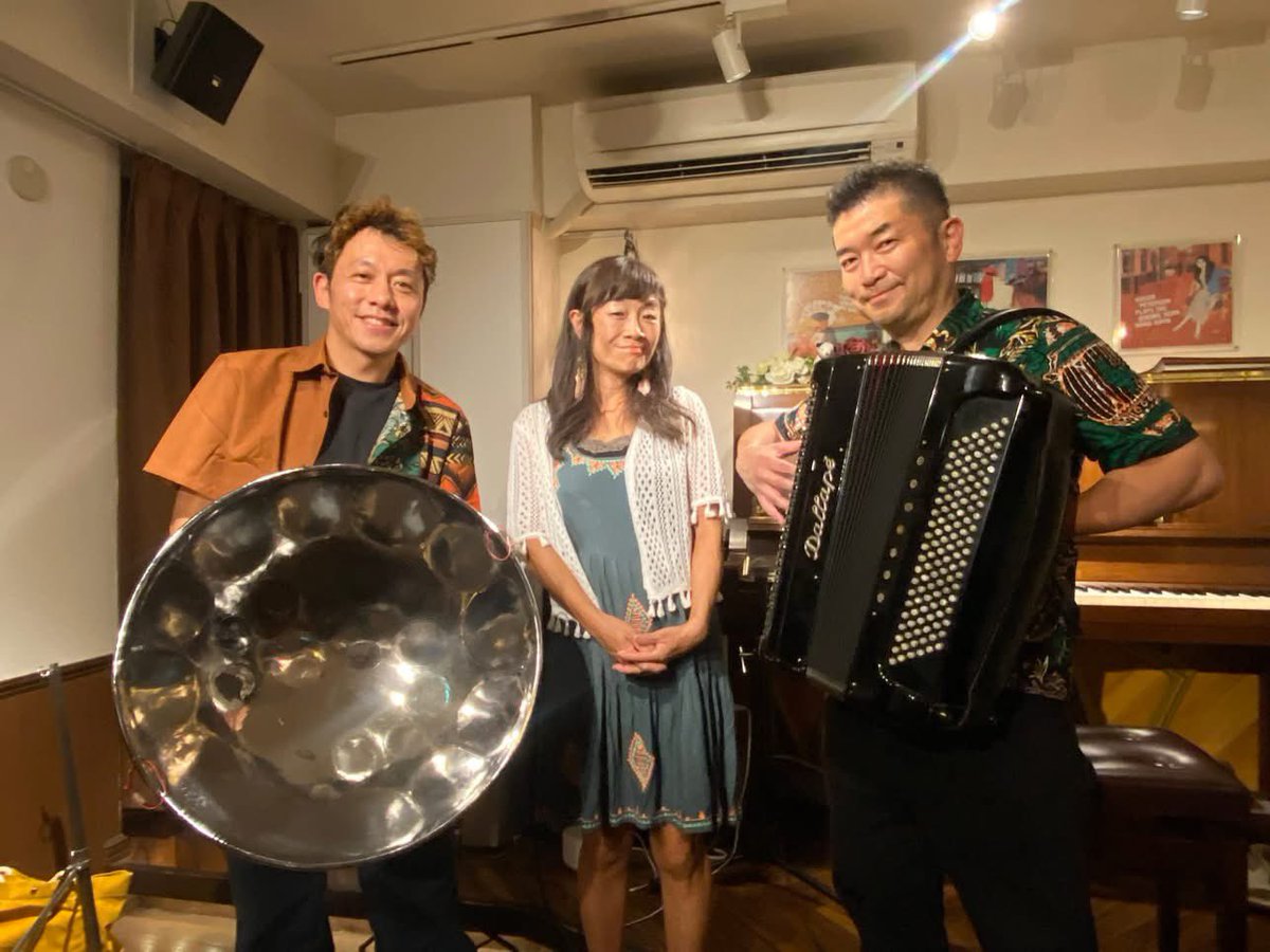 ピアコパンはじめての阿佐ヶ谷スタッカートLIVE!!!!!!
満員御礼ありがとうございました✨✨✨✨
vol.2は11/17(月)に決定♪
天空で生音のアンサンブル、次回も幸せに奏でます🌃