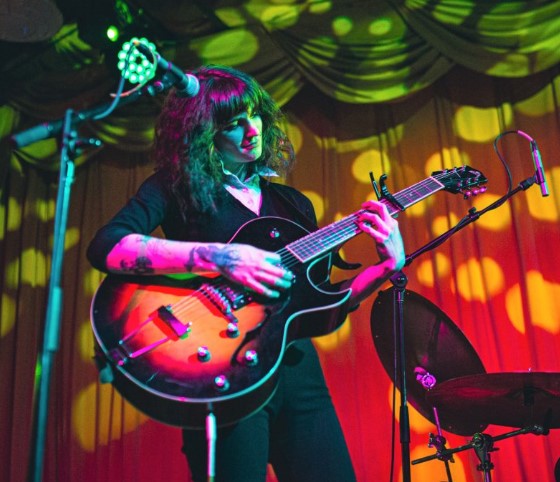 📻 Her music channels French ye-ye, Spaghetti Westerns and noir cabaret, often described as Tarantino-esque in tone and texture. #ViaMardot is fiercely independent and this track is just the sound of a smile that knows too much #indie #chamberpop 227640
open.spotify.com/track/3ZzH37ZY…