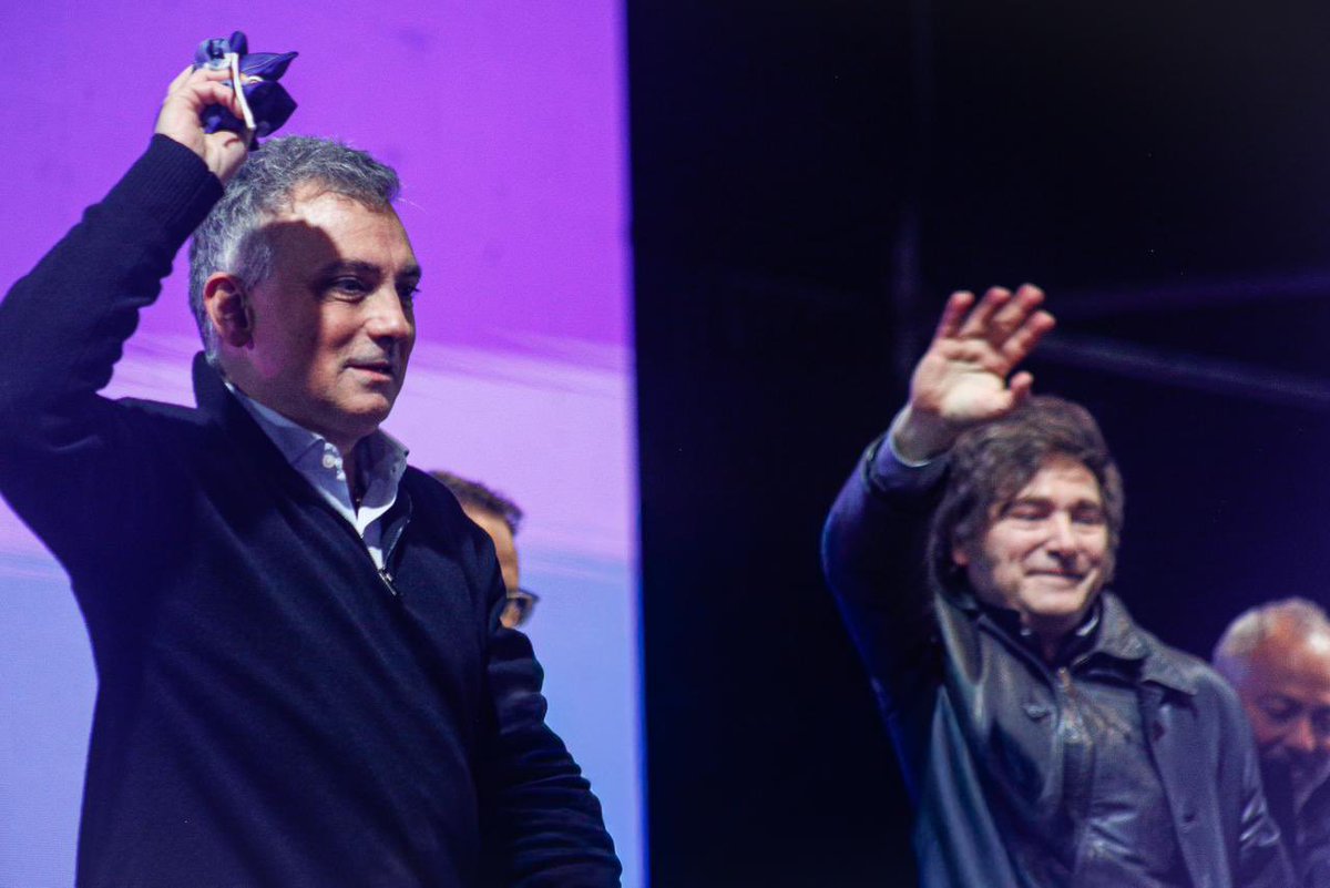 llalaplataok's tweet photo. La Plata no quiere más calles rotas, ni inseguridad, ni abandono.
Este domingo tenemos la oportunidad histórica de barrer al kirchnerismo de nuestras vidas.
Vamos a votar libertad.

Con vos, con todos, todos juntos. Contra el kirchnerismo.

KIRCHNERISMO NUNCA MÁS. https://t.co/y4YNFHl66N